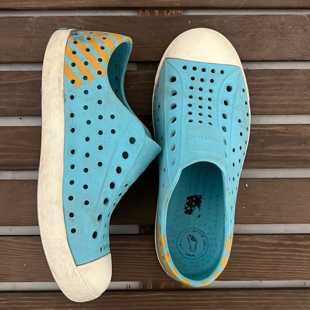 Native shoes - blue orange kids